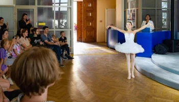 Гостей фестиваля "Музыкальная Москва" пригласили на арт-постановку и кинопоказ