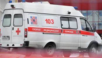 Локомотив грузового поезда сошел с рельсов в Подмосковье из-за ДТП с фурой