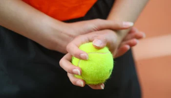 &laquo;Будет хуже&raquo;: Кузнецова призналась, что ее убеждали не переезжать в Россию