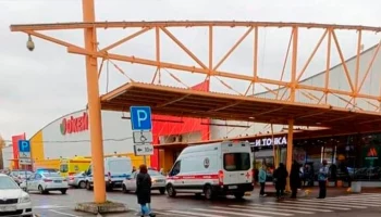 Злоумышленник с ножом напал на посетителей супермаркета в Петербурге