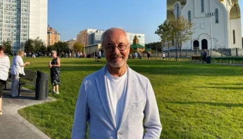 Депутат МГД Герасимов оценил обновляемую зону отдыха у храма в Крылатском