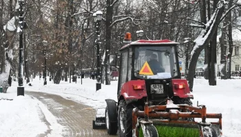 Городские службы Москвы ликвидируют последствия мощного снегопада