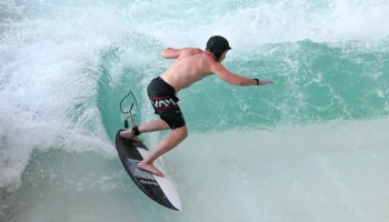 Собянин: в Москве построят уникальный крытый всесезонный серфинг-центр