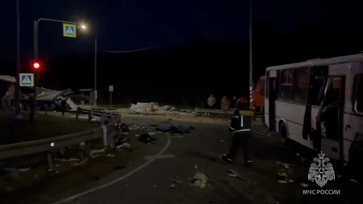 После ДТП в Ленобласти 20 пострадавших доставлены в больницу После ДТП в Ленобласти 20 пострадавших доставлены в больницу