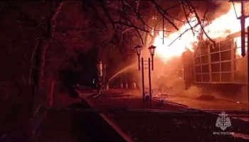 Крупный пожар произошел в административном здании в Ростовской области