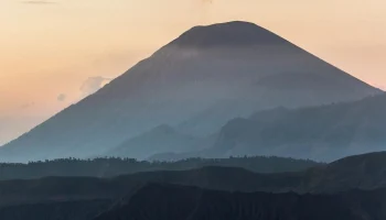 Режим повышенной готовности объявлен в Усть-Камчатском округе из-за Ключевского вулкана