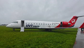 Самолет в Екатеринбурге выкатился за пределы взлетно-посадочной полосы