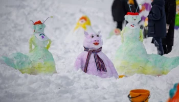 Более 2 тыс человек посетили фестиваль снеговиков "Арт-фест-2024" в Москве