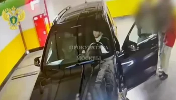 Мужчина похитил двух подростков в столичном ТЦ и вымогал у них деньги