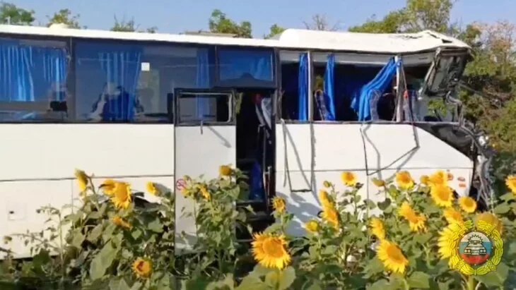 ГАИ: столкнувшийся с грузовиком под Волгоградом автобус выехал на встречку ГАИ: столкнувшийся с грузовиком под Волгоградом автобус выехал на встречку