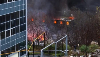 В Сочи загорелся автосервис