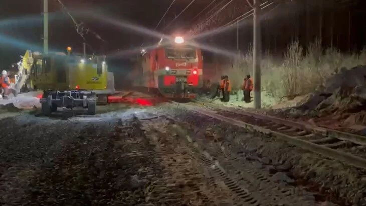 Железнодорожное сообщение возобновили под Мурманском после ЧП с поездами Железнодорожное сообщение возобновили под Мурманском после ЧП с поездами