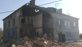Аварийный дом с жильцами обрушился в Калининградской области