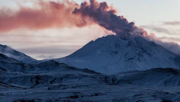 Первое в истории извержение вулкана Крашенинникова произошло на Камчатке