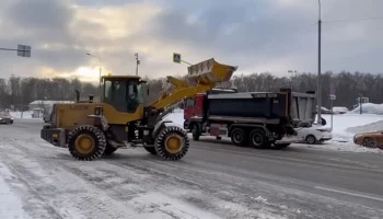 Столичные городские службы ликвидируют последствия снегопада