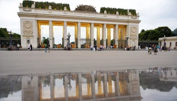 Парки Москвы начали закрываться из-за непогоды