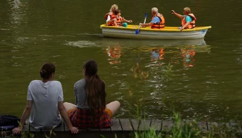 Синоптики сообщили о жаркой погоде с небольшим дождем в Москве 28 июля