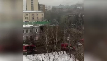 В центре Москвы загорелось здание горкома КПРФ и пожарная часть