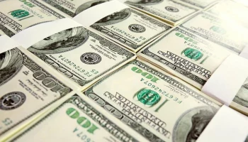 Курс доллара опустился ниже 91 рубля впервые с 12 марта