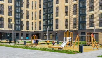 Более 65 детских площадок обустроили возле новых домов по реновации в ЗАО
