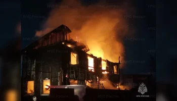 Семь человек погибли при пожаре в частном доме в Сургуте