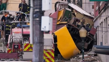 В Португалии объявлен траур после схода фуникулера с рельсов в Лиссабоне