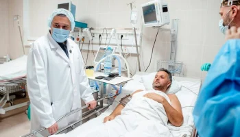 Пострадавший в курском приграничье оператор ВГТРК доставлен вертолетом в Москву