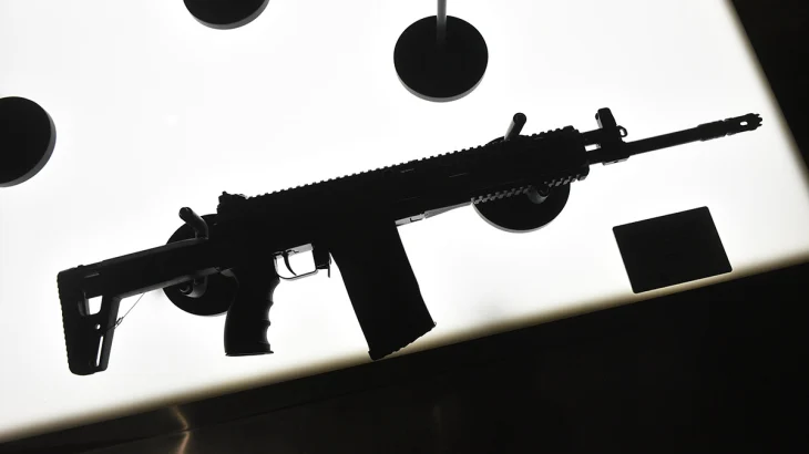 Shot: Водитель грузовика попытался провезти оружие в уральскую колонию Shot: Водитель грузовика попытался провезти оружие в уральскую колонию