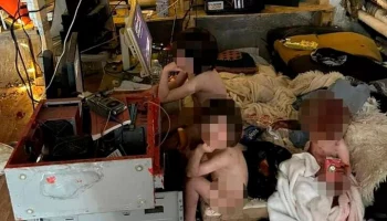 Отец найденных в подвале в Петербурге детей объяснил, почему забрал их у матери