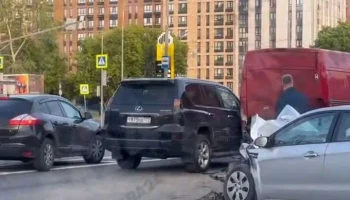 Один человек пострадал в аварии с участием семи автомобилей на Каширском шоссе