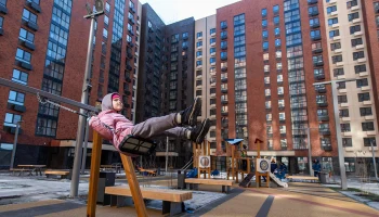 Владимир Ефимов: Более 280 детских и спортивных площадок оборудовали во дворах новостроек по програм