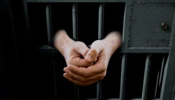 В Москве мужчину обвинили в госизмене после задержания за мелкое хулиганство