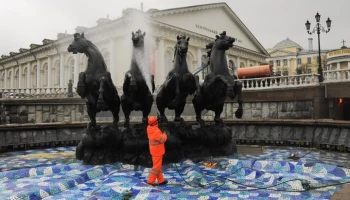 Фонтанный комплекс на Манежной площади Москвы начали готовить к открытию сезона