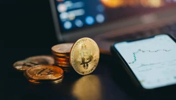 Экономист Бархота предупредил о высоких рисках при покупке биткоина