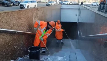 Свыше 700 подземных и надземных пешеходных переходов промоют в Москве после зимы