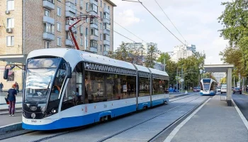 Трамваи трех маршрутов задерживаются в Продольном проезде из-за ДТП на путях