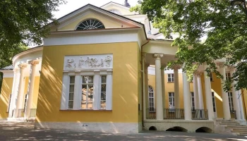 Собянин: завершена реставрация фасадов дворца Дурасова в усадьбе Люблино