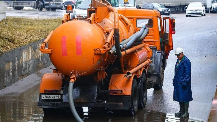 Аварийные бригады круглосуточно дежурят в Москве из-за непогоды