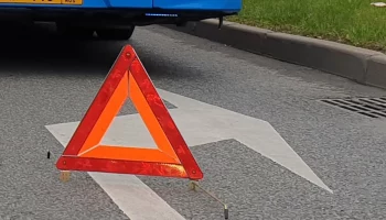 Две машины столкнулись на Садовом кольце, одна опрокинулась