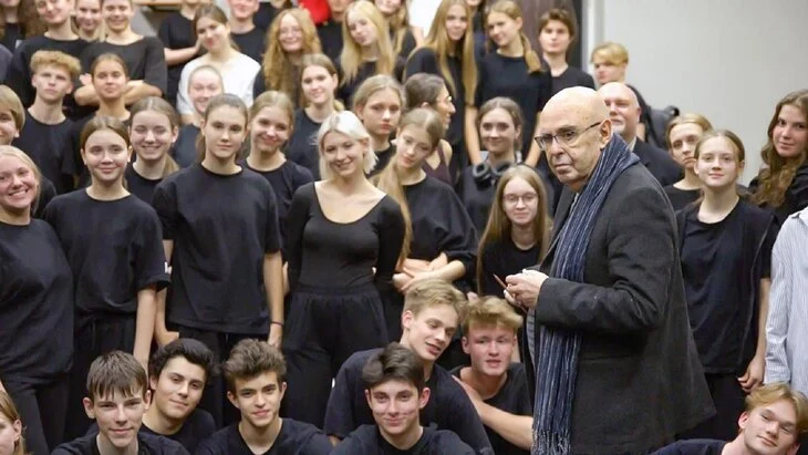 Худрук "Эрмитажа" встретился со студентами колледжа на "Уроке со звездой"