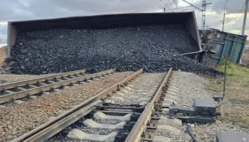 Два вагона с углем сошли с рельсов в Ленобласти