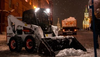 Городские службы непрерывно мониторят состояние дорог из-за снегопада в Москве