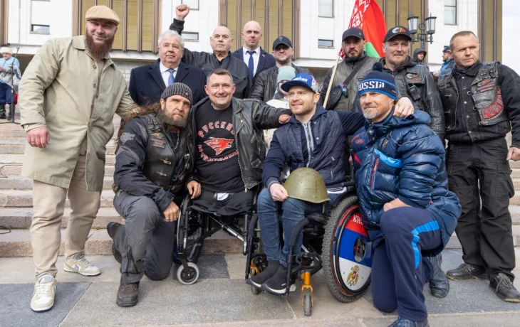 «Ночные волки» передали Музею Победы монеты для народного памятника «Ночные волки» передали Музею Победы монеты для народного памятника