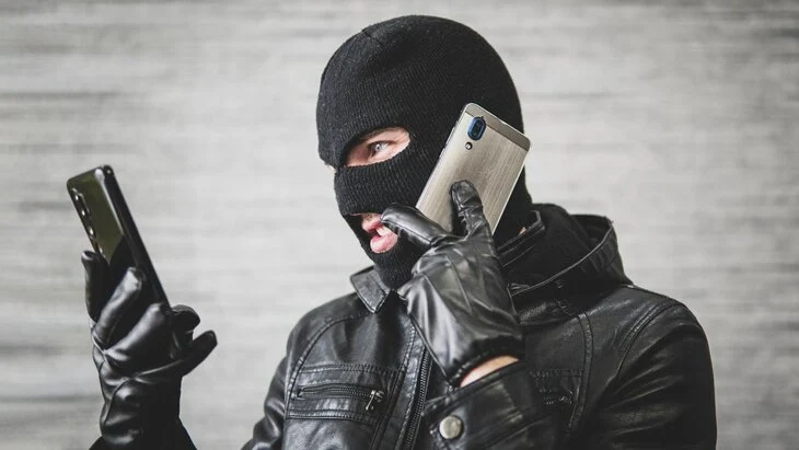 Девочка отдала отложенные на обучение 320 тыс руб аферистам в Москве Девочка отдала отложенные на обучение 320 тыс руб аферистам в Москве