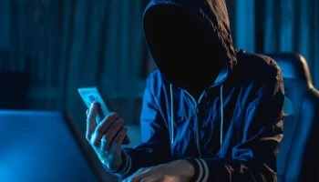 В Зеленограде задержали курьера мошенников, выдававшего себя за актера из Индии