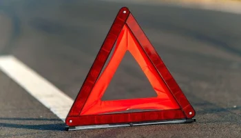 Автомобиль опрокинулся после аварии на 83-м километре МКАД