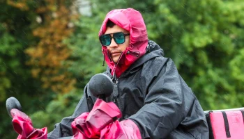 Скорость курьеров в Москве ограничат до 25 километров в час