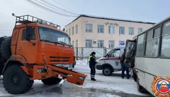 Число пострадавших в ДТП с автобусом и "КамАЗом" в Якутске выросло до 14