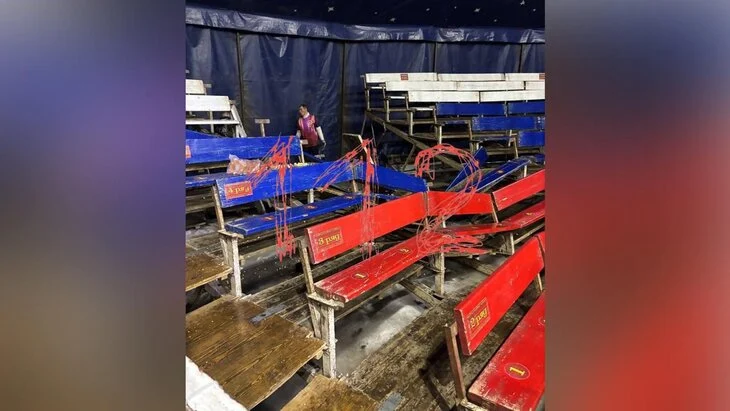 Пять человек пострадали при обрушении сидений в цирке в Самарской области Пять человек пострадали при обрушении сидений в цирке в Самарской области