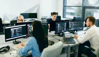 Экономист Сафонов: процесс сокращения сотрудников в России уже начался